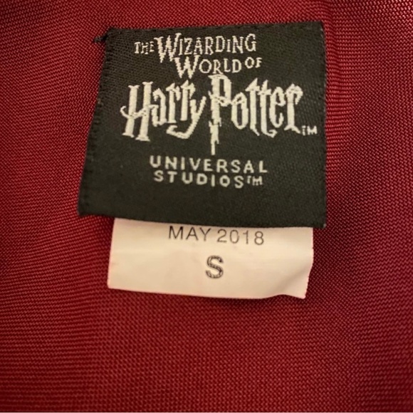 Harry Potter Gryffindor Robe authentic - Picture 5 of 9